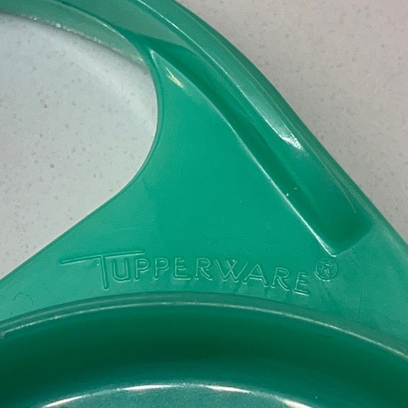 Vintage Tupperware Jadeite Green Grater and Container and Lid - Picture 11 of 11